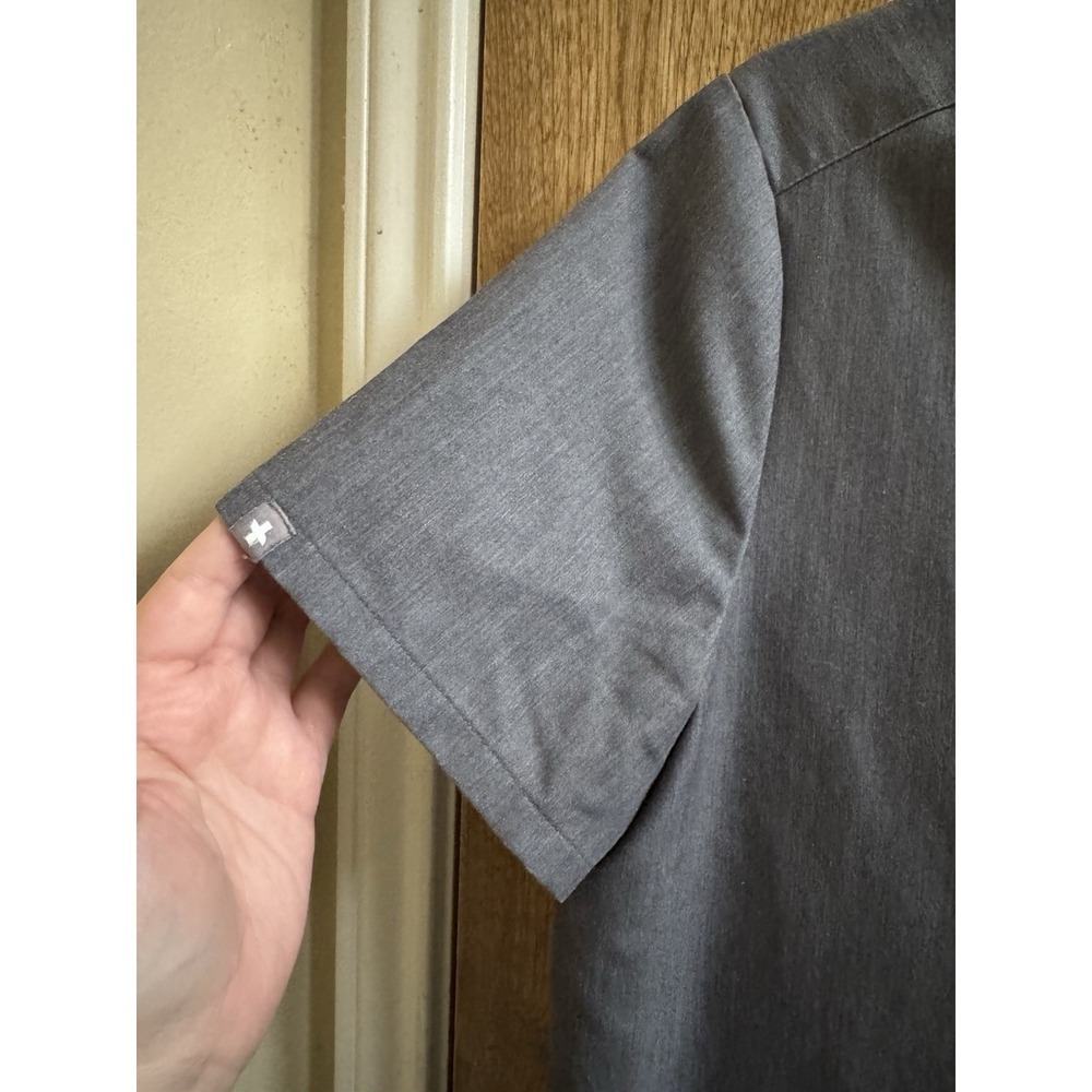 FIGS Technical Casma 3 Pocket Women's Scrub Top Graphite Gray Sz M FW1100 PO1600 - Picture 3 of 9